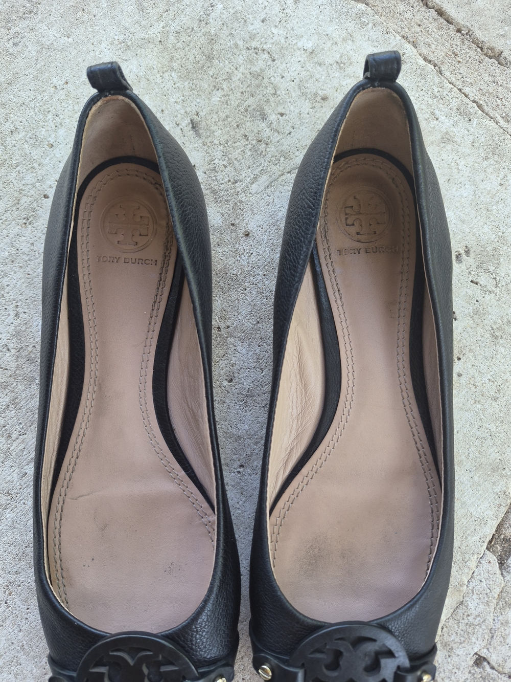 Tory Burch Black Pebbled Leather Logo Ballet Flats Size 8.5 - Picture 2 of 12